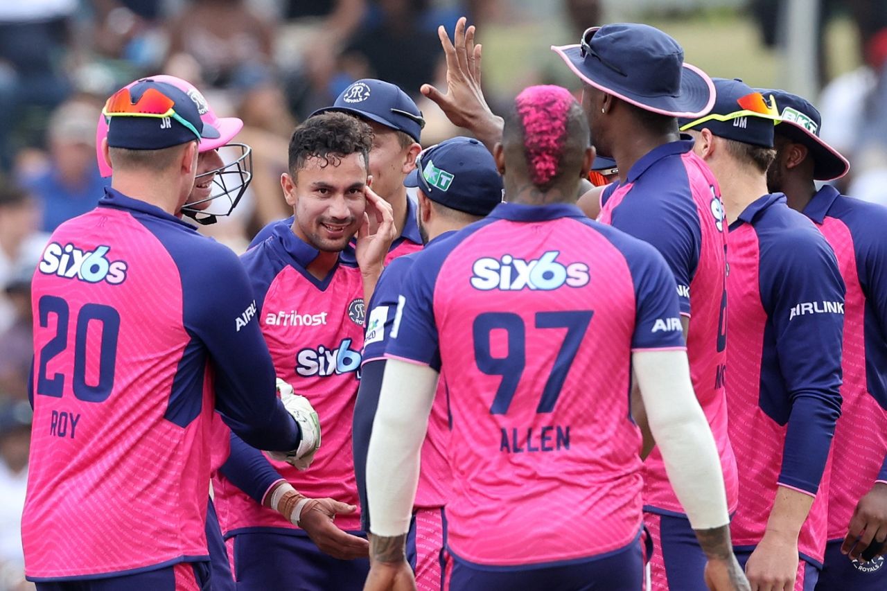 Bjorn Fortuin is congratulated by his team-mates for Quinton de Kock's wicket, Durban's Super Giants vs Paarl Royals, Durban, SA20, January 28, 2024