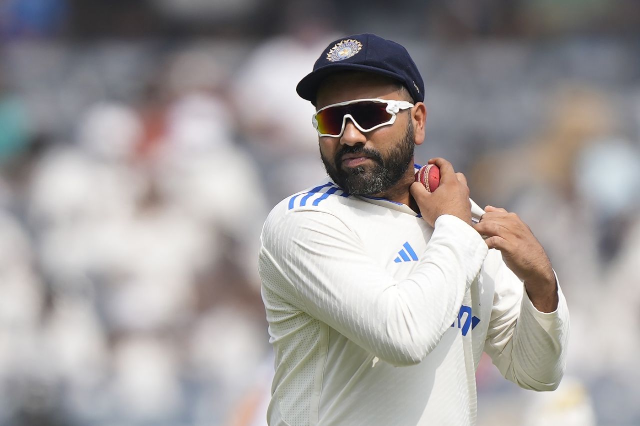 Rohit Sharma shines the ball, India vs England, 1st Test, Hyderabad, 3rd day, January 27, 2024