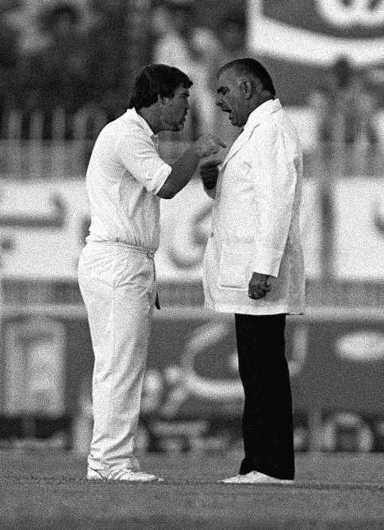 The infamous confrontation between Mike Gatting and Shakoor Rana, Pakistan v England, 2nd Test, Faisalabad, December 9, 1987