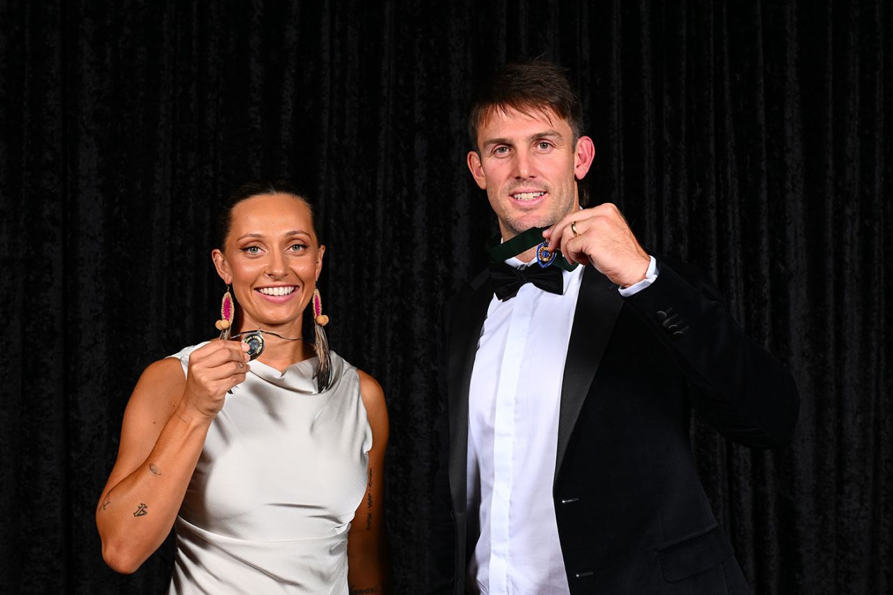 Ashleigh Gardner and Mitchell Marsh with their medals, Melbourne, January 31, 2024