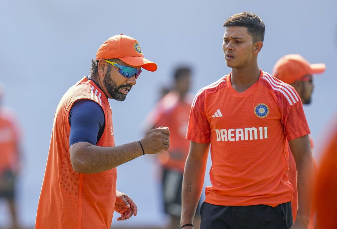 Rohit Sharma chats with Yashasvi Jaiswal, Vizag, January 31, 2024
