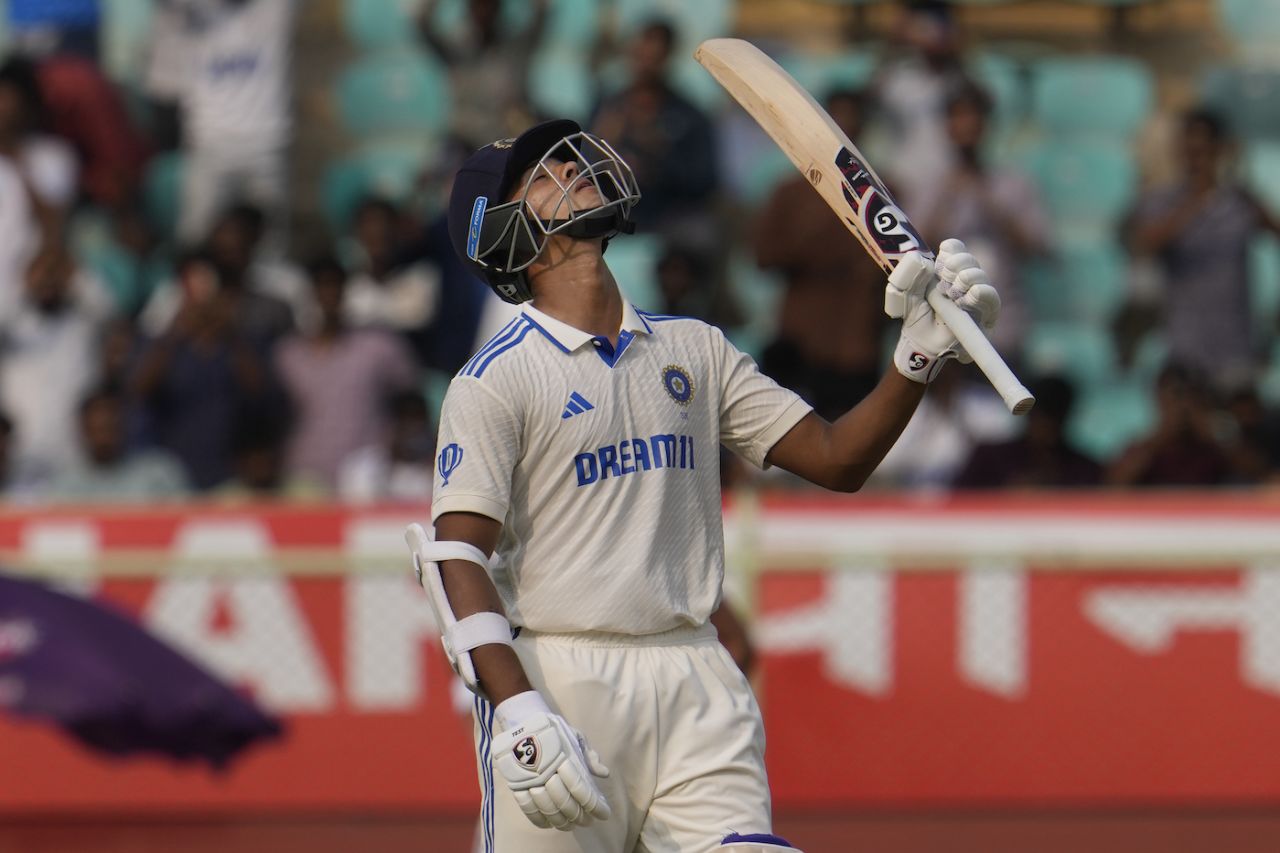Yashasvi Jaiswal acknowledges the applause on reaching 150, India vs England, 2nd Test, Visakhapatnam, 1st day, February 2, 2024