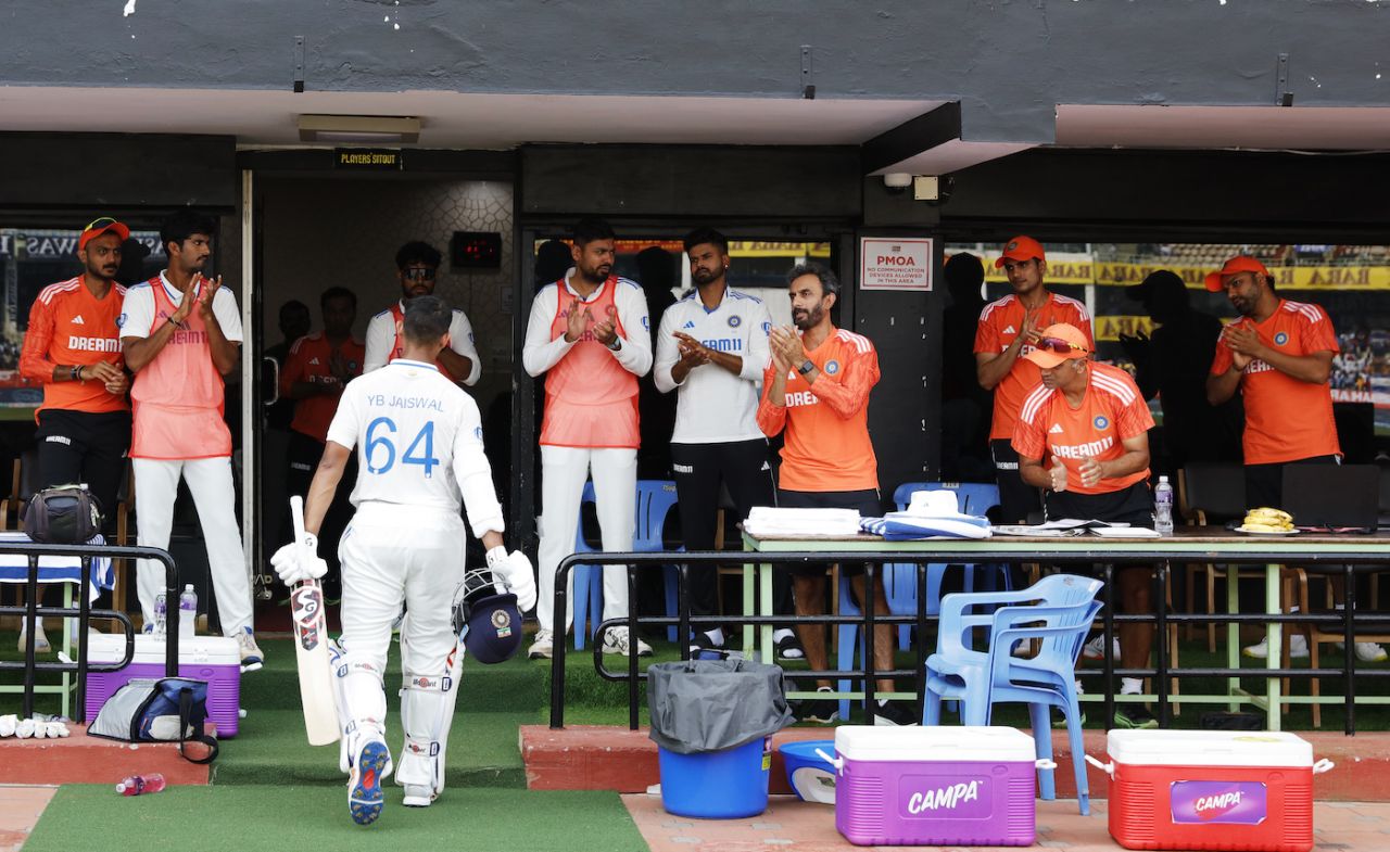 The Indian camp rises as one to welcome Yashasvi Jaiswal back, India vs England, 2nd Test, Visakhapatnam, 2nd day, February 3, 2024