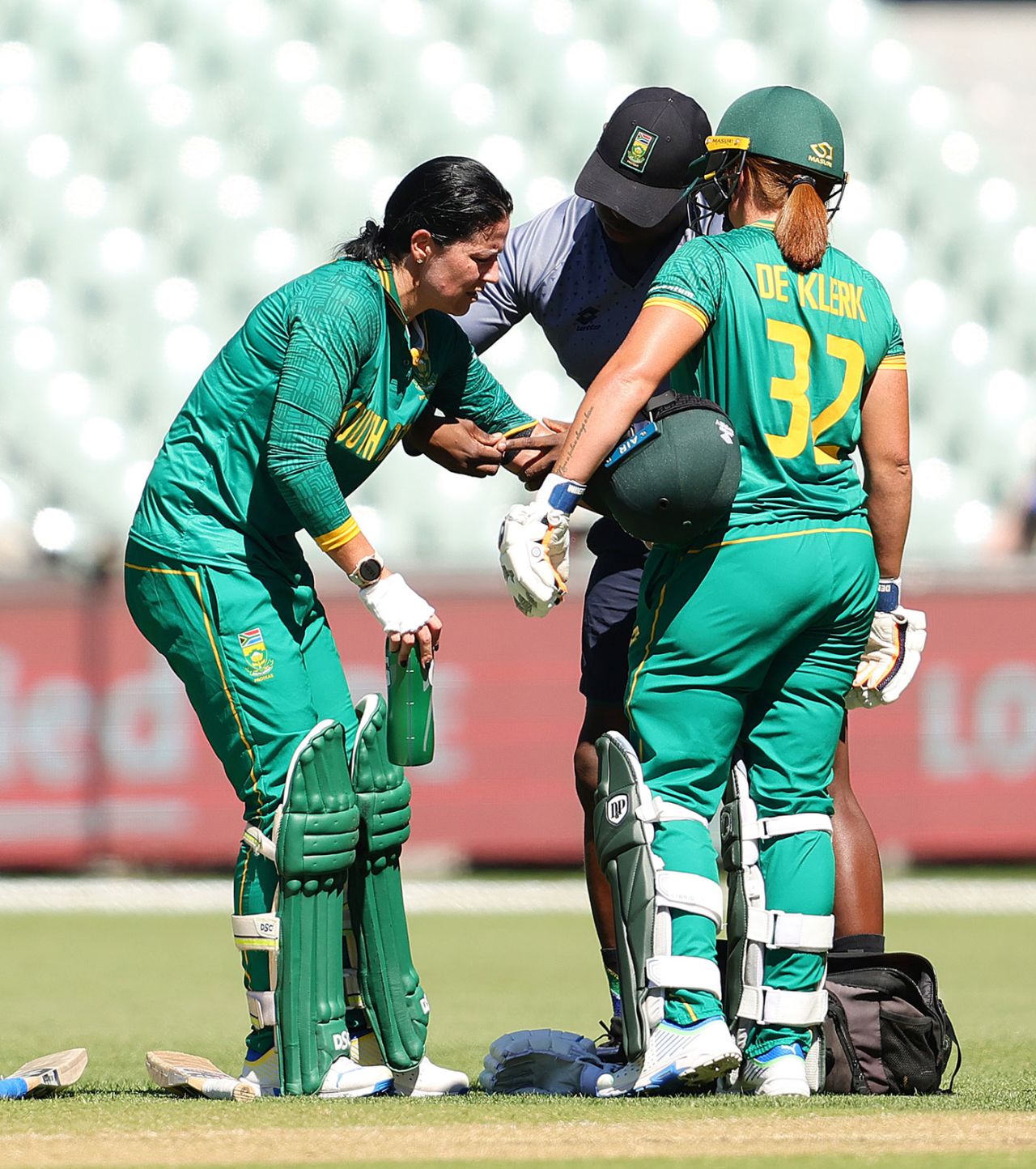 Marizanne Kapp was forced to retire hurt after a throw hit her elbow, Australia vs South Africa, 1st ODI, Adelaide, February 3, 2024