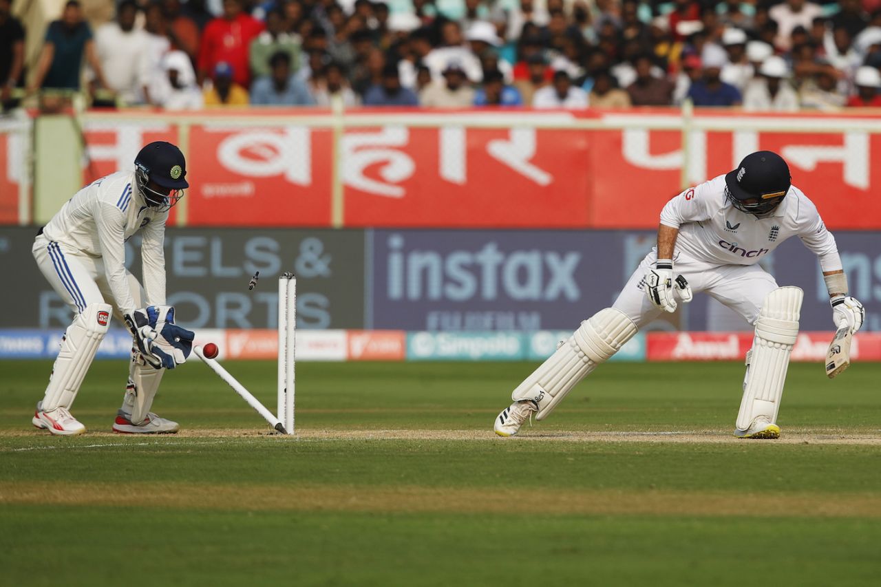 Ben Foakes loses his stumps to Kuldeep Yadav, India vs England, 2nd Test, Visakhapatnam, 2nd day, February 3, 2024