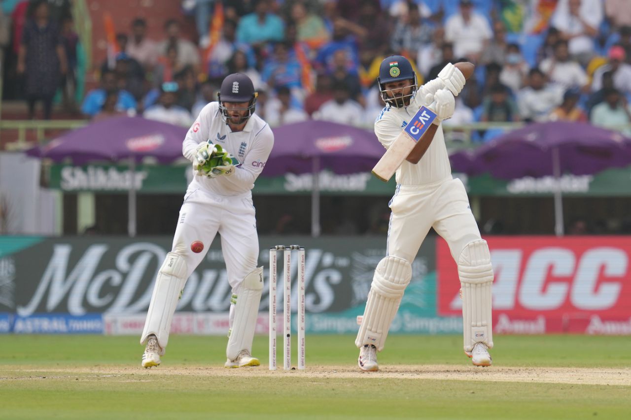 Shreyas Iyer punches off the back foot, India vs England, 2nd Test, Visakhapatnam, 3rd day, February 4, 2024
