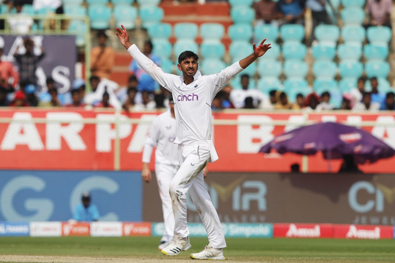 Shoaib Bashir appeals for Shubman Gill's wicket, India vs England, 2nd Test, Visakhapatnam, 3rd day, February 4, 2024