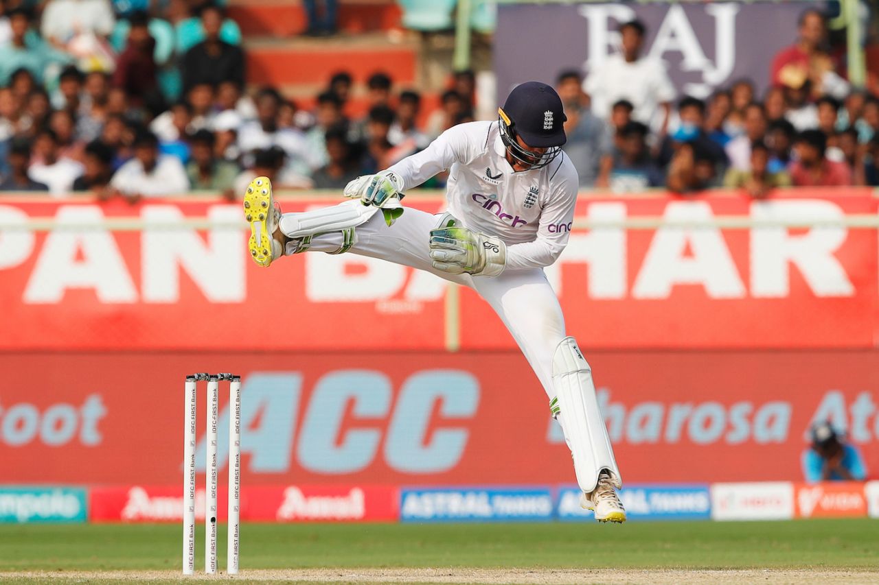 Ben Foakes jumps behind the stumps, India vs England, 2nd Test, Visakhapatnam, 3rd day, February 4, 2024