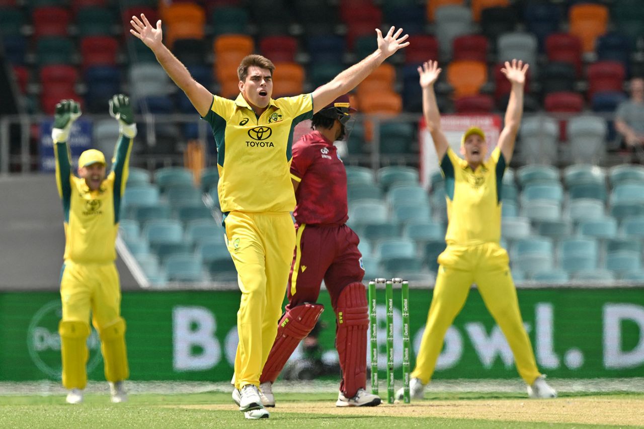 Xavier Bartlett claimed an early wicket although replays showed an inside on the lbw, Australia vs West Indies, 3rd ODI, Canberra, February 6, 2024