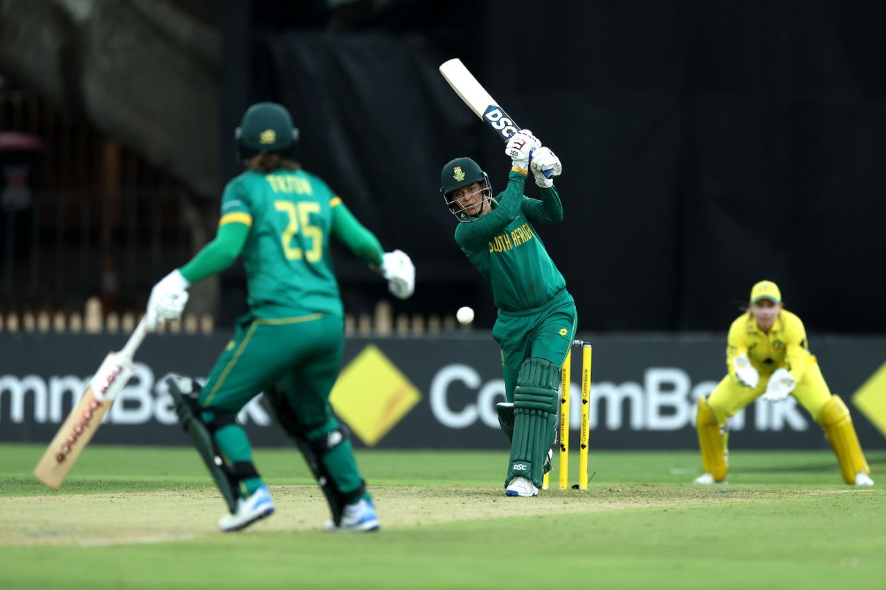 Chloe Tryon makes way as Marizanne Kapp bashes the ball down the ground, Australia vs South Africa, 2nd ODI, Sydney, February 7, 2024