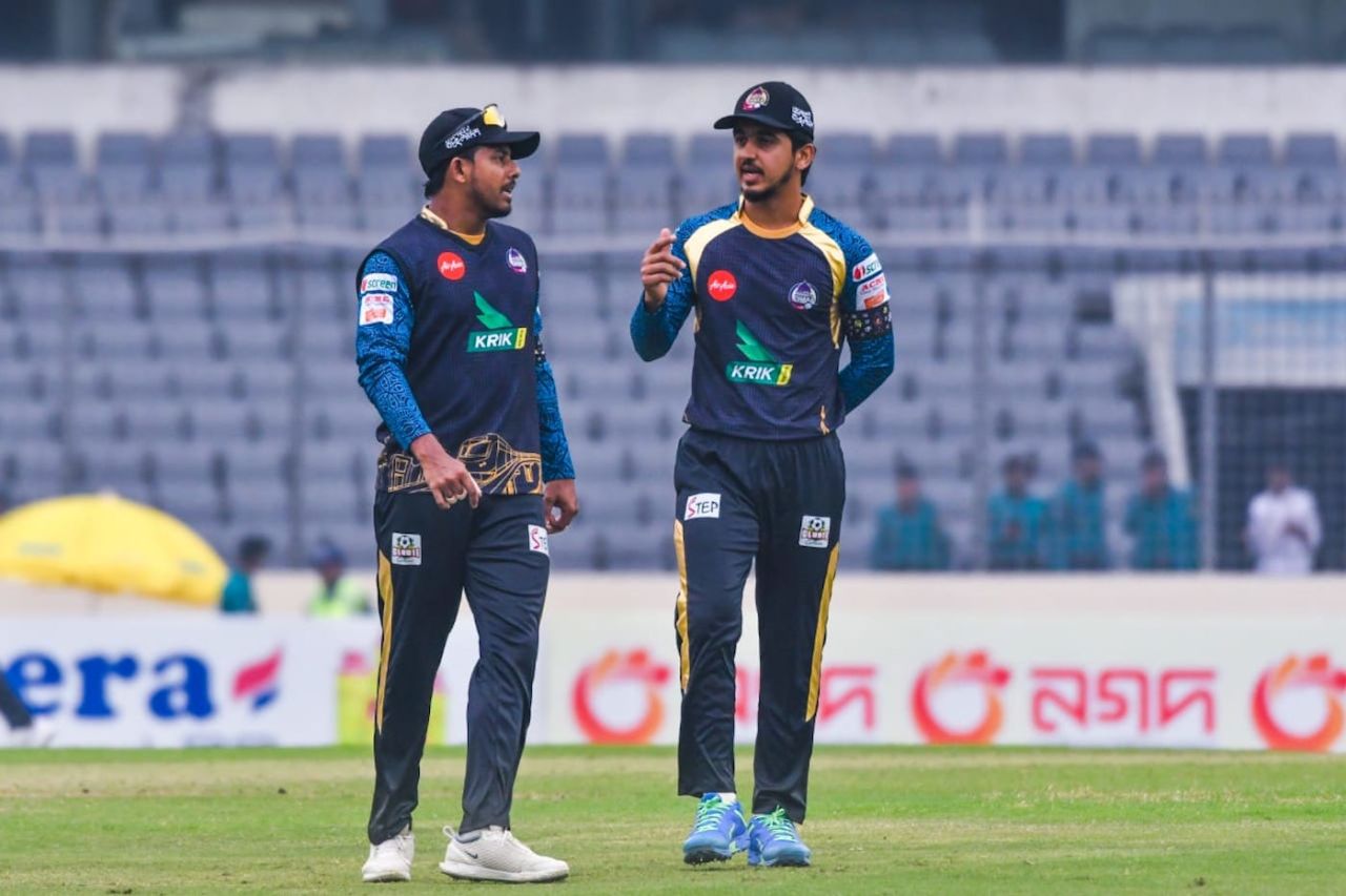 Mosaddek Hossain (left) and Saim Ayub in the field in the field for Durdanto Dhaka, BPL 2024