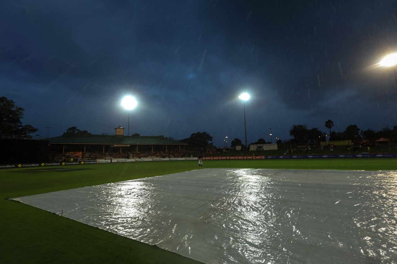 A drizzle followed by a downpour stopped play at the drinks interval, Australia vs South Africa, 3rd ODI, North Sydney, February 10, 2024