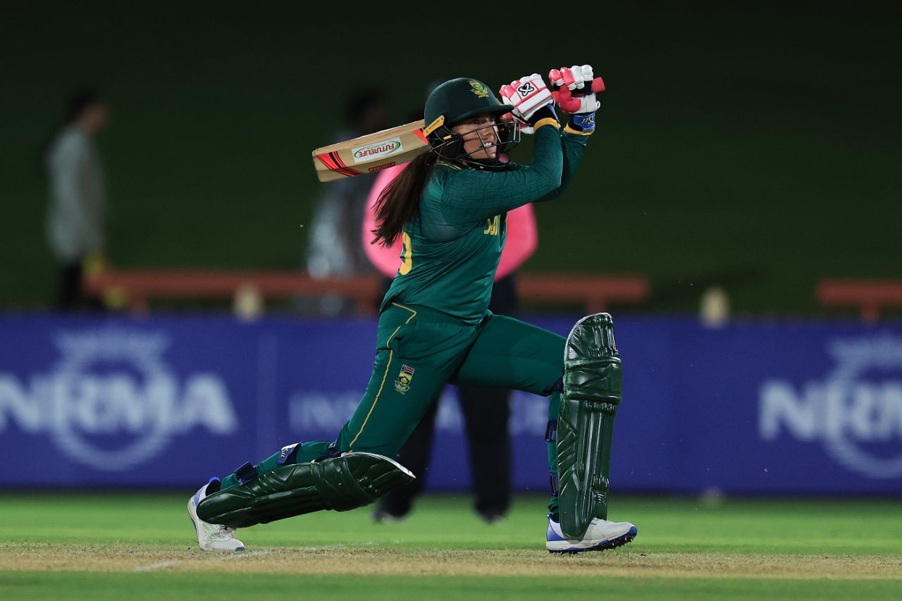 Sune Luus was unafraid to take the aerial route in the revised chase, Australia vs South Africa, 3rd ODI, North Sydney, February 10, 2024