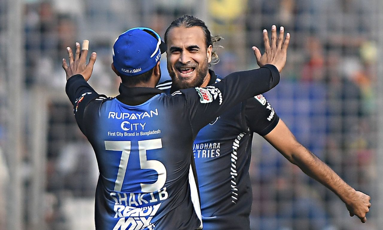 Imran Tahir celebrates Tom Bruce's wicket with Shakib Al Hasan, Chattogram Challengers vs Rangpur Riders, BPL 2024, Dhaka, February 10, 2024