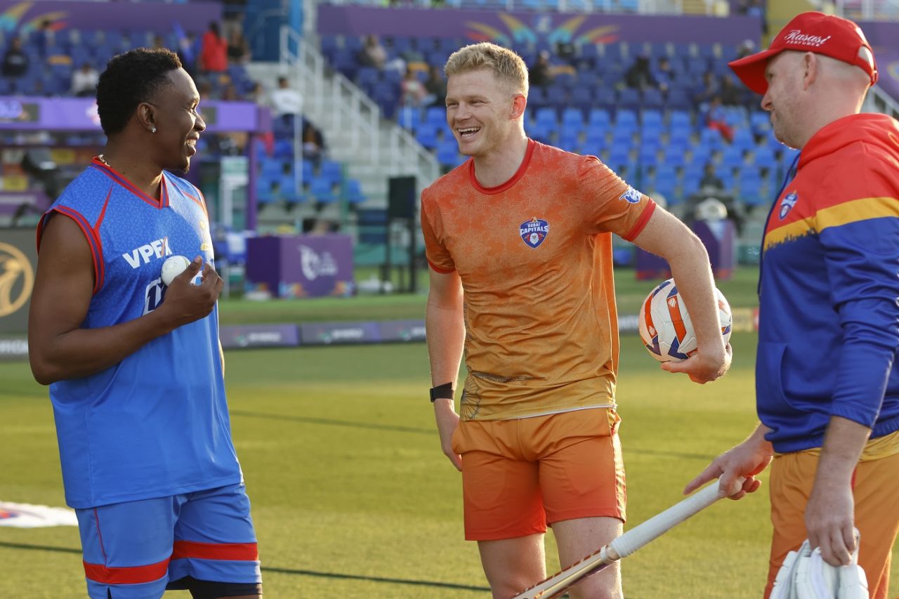 Sam Billings, Dwayne Bravo and Ben Dunk have a chat, MI Emirates vs Dubai Capitals, ILT20, Abu Dhabi, February 10, 2024