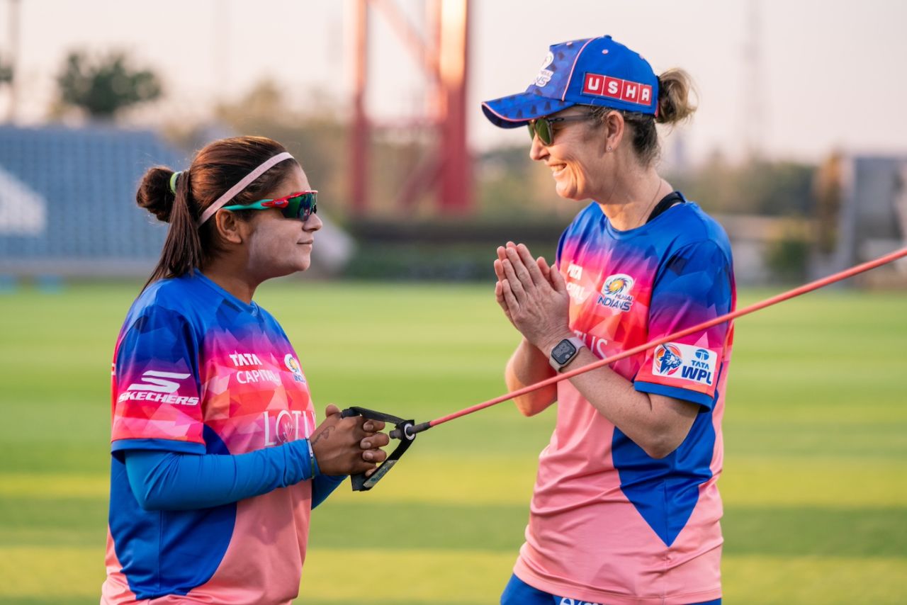 Saika Ishaque chats with head coach Charlotte Edwards, WPL 2024, Mumbai, February 11, 2024