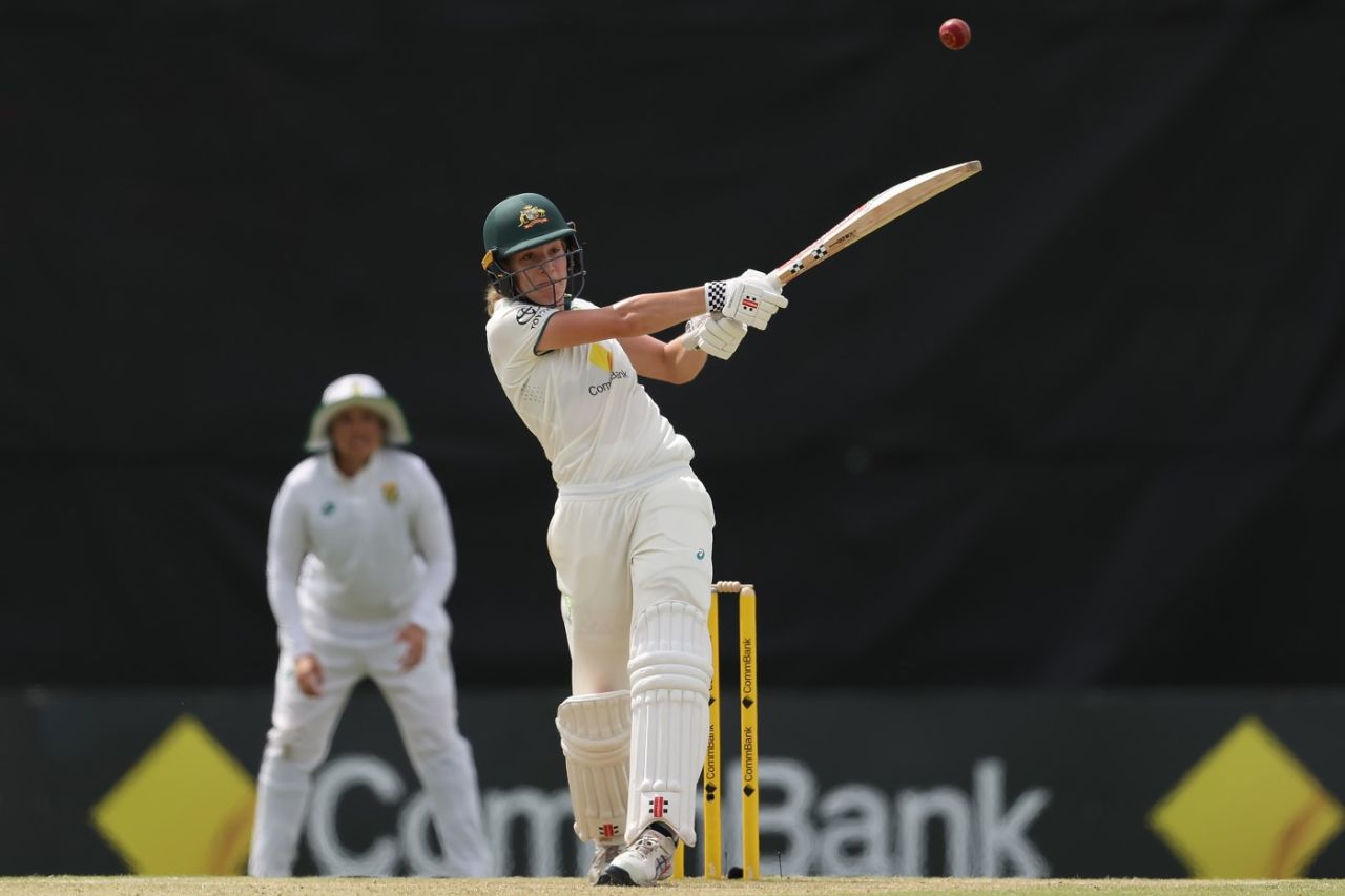 Annabel Sutherland thumps a pull shot, Australia vs South Africa, Women's Test, WACA Ground, Perth, February 16, 2024