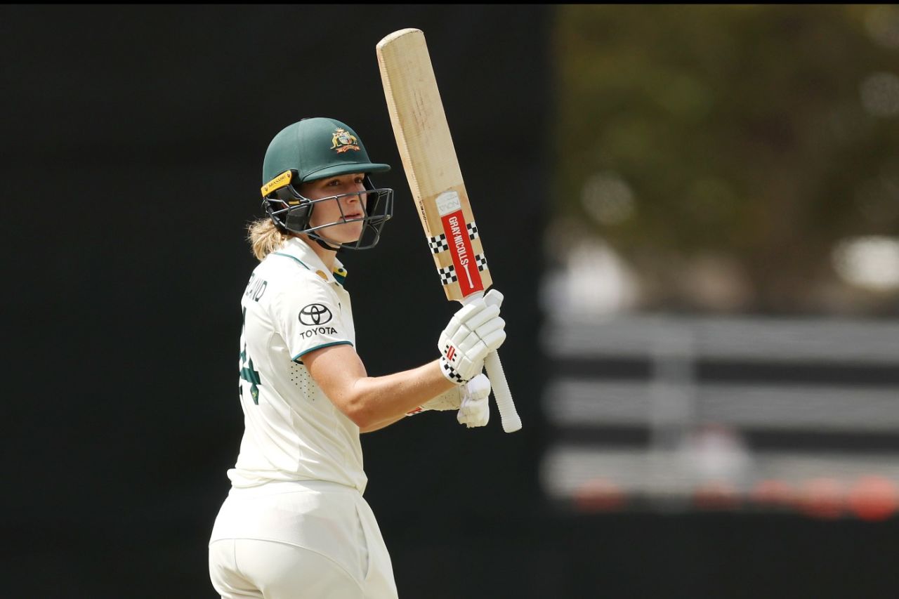 annabel-sutherland-raises-her-bat-for-150-espncricinfo