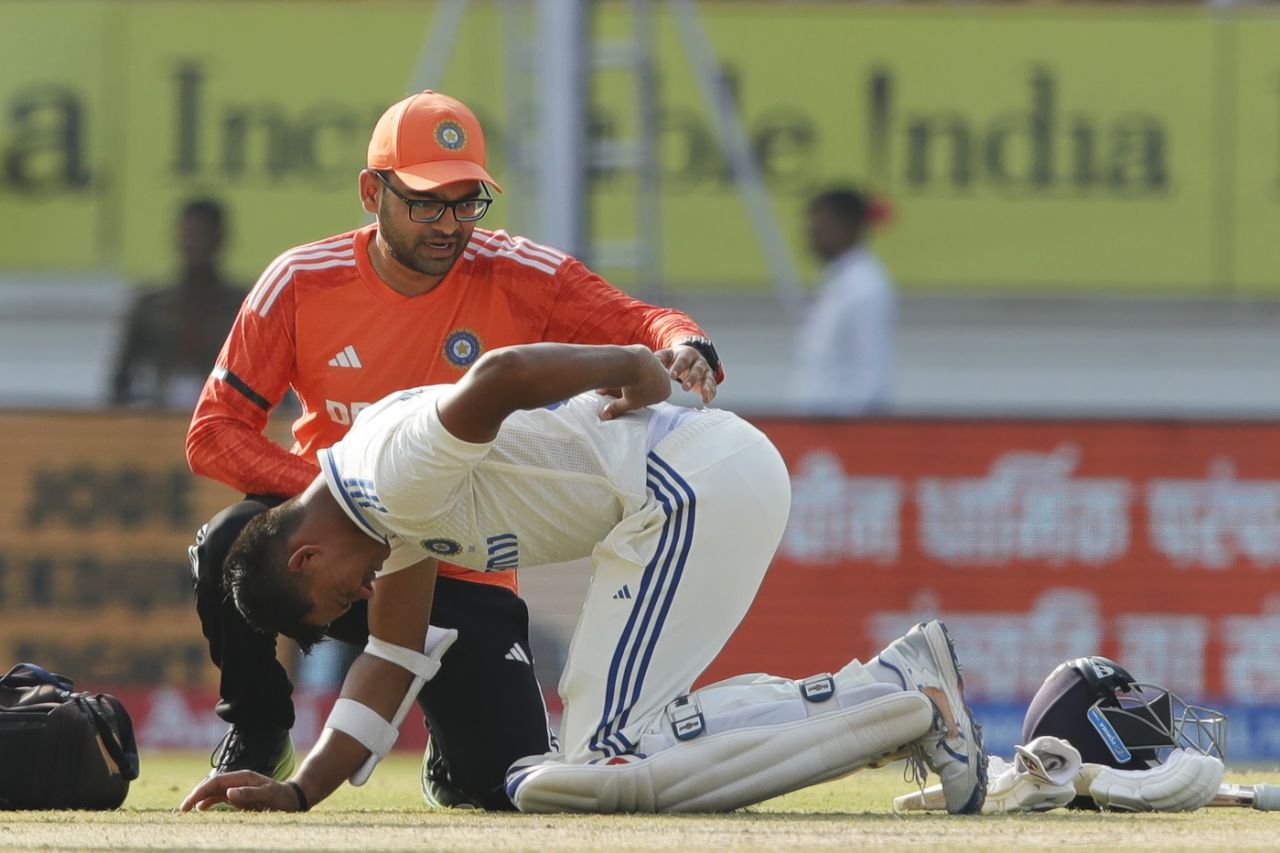Yashasvi Jaiswal gets treatment for a back issue, India vs England, 3rd Test, Rajkot, 3rd day, February 17, 2024