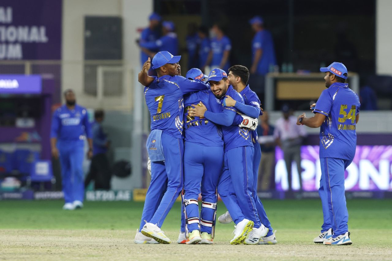 The MI Emirates players celebrate their win, MI Emirates vs Dubai Capitals, final, Dubai, ILT20, February 17, 2024