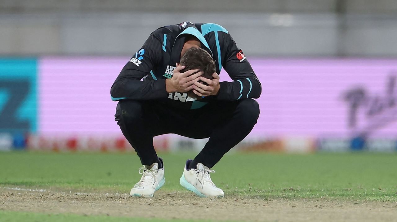 Mitchell Santner reacts to a dropped chance, New Zealand vs Australia, 1st T20I, Wellington, February 21, 2024