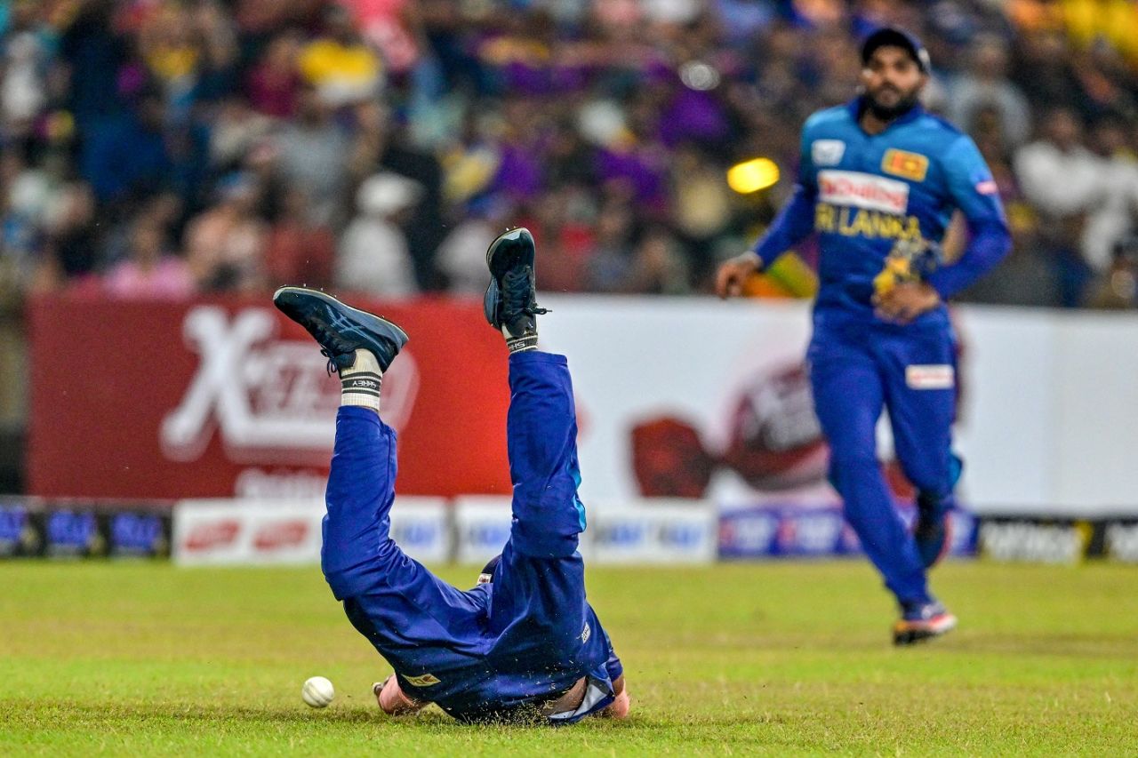 Sadeera Samarawickrama couldn't quite hold on to a catch, Sri Lanka vs Afghanistan, 3rd T20I, Dambulla, February 21, 2024