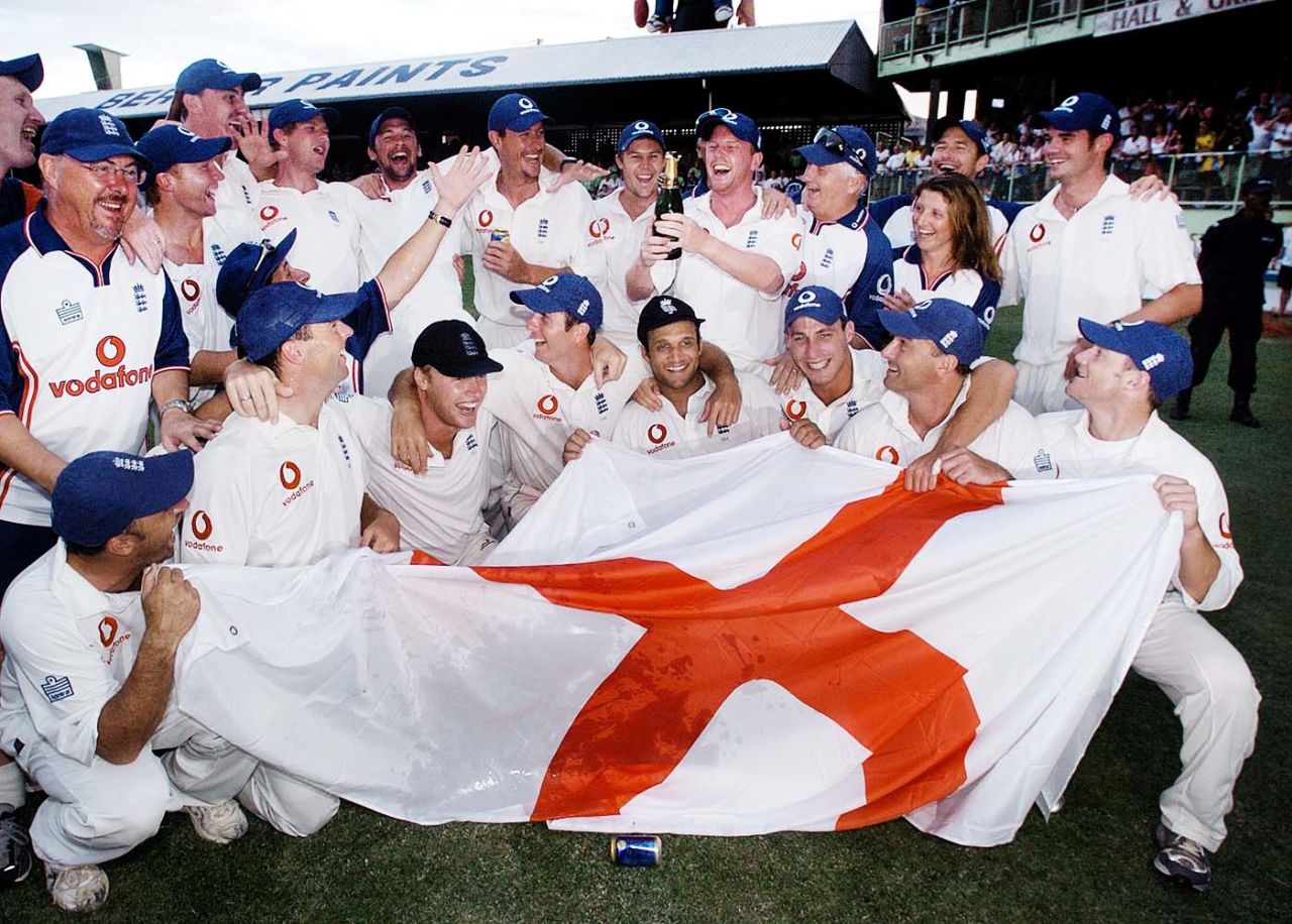 England celebrate their series win, West Indies vs England, 3rd Test, Bridgetown, 3rd day, April 3, 2004