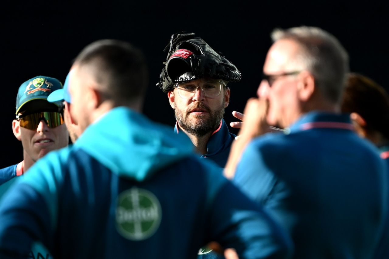 Daniel Vettori gets into the Australia team huddle, New Zealand vs Australia, 2nd T20I, Auckland, February 23, 2024