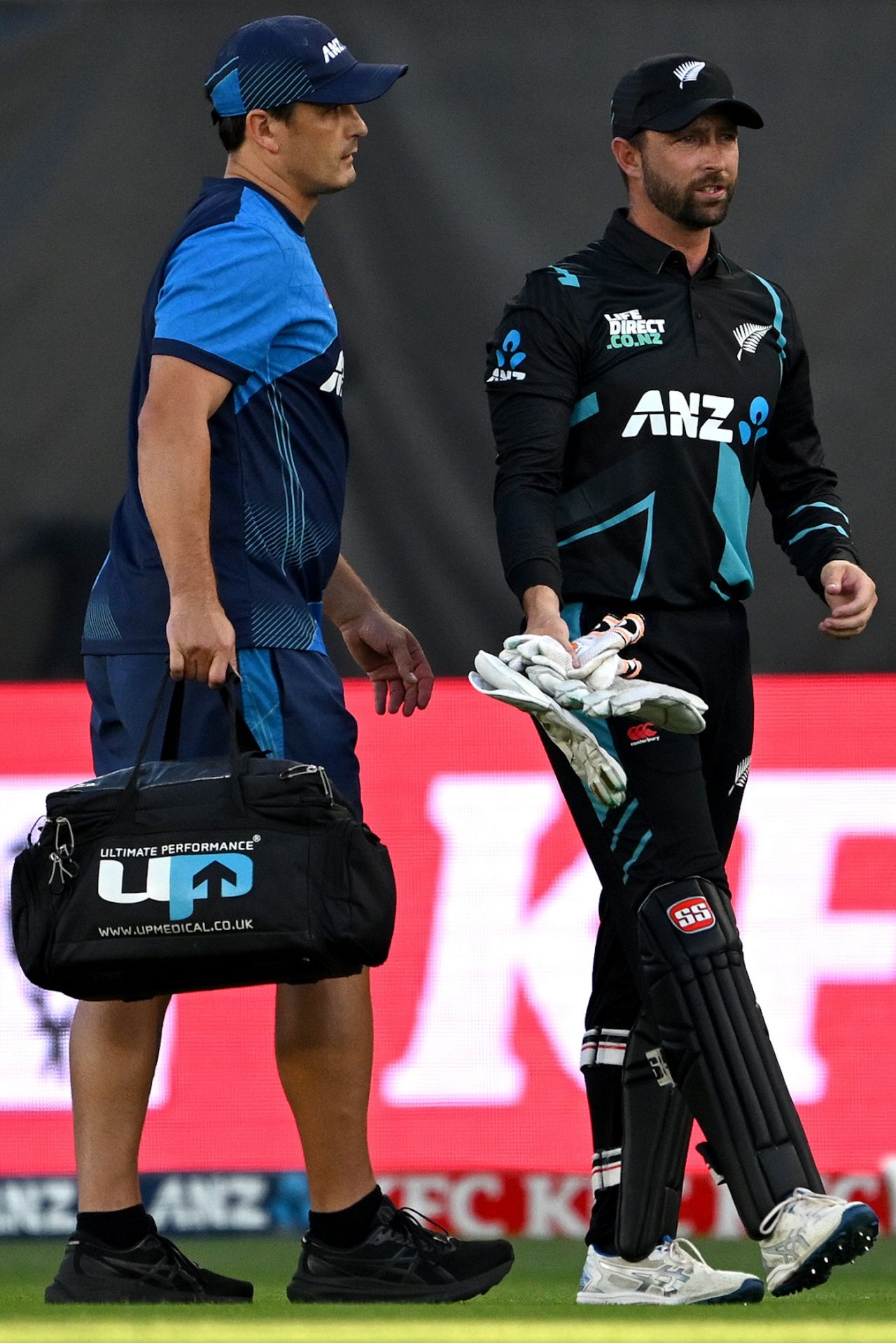Devon Conway went off after he was struck on the left thumb, New Zealand vs Australia, 2nd T20I, Auckland, February 23, 2024