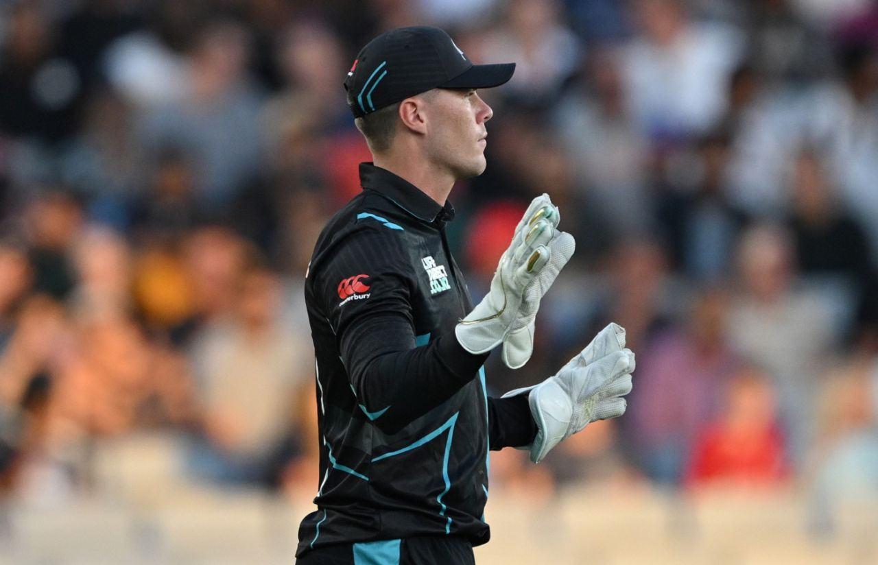 Finn Allen took the keeping gloves after Devon Conway hurt his thumb, New Zealand vs Australia, 2nd T20I, Auckland, February 23, 2024