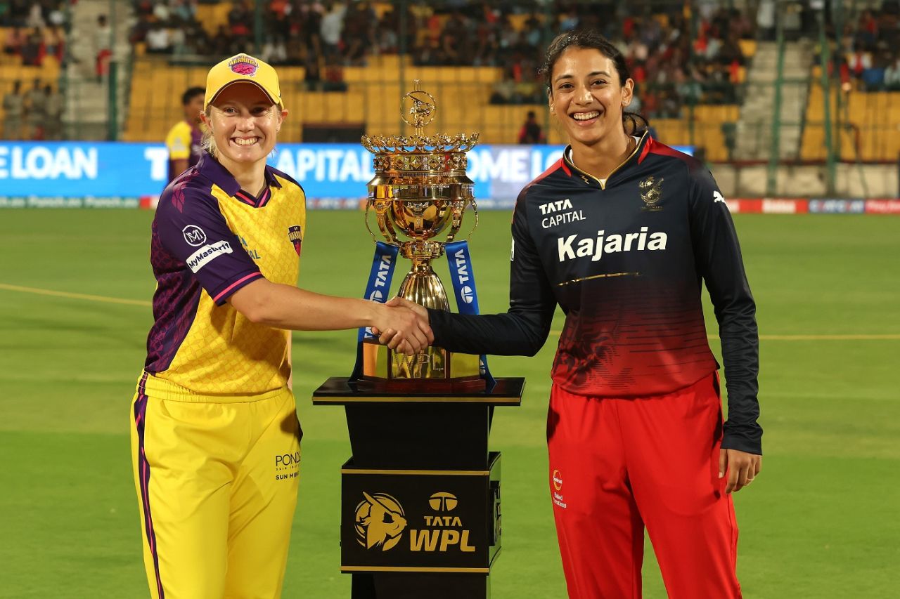 Alyssa Healy and Smriti Mandhana at the toss, Royal Challengers Bangalore vs UP Warriorz, Bengaluru, WPL, February 24, 2024