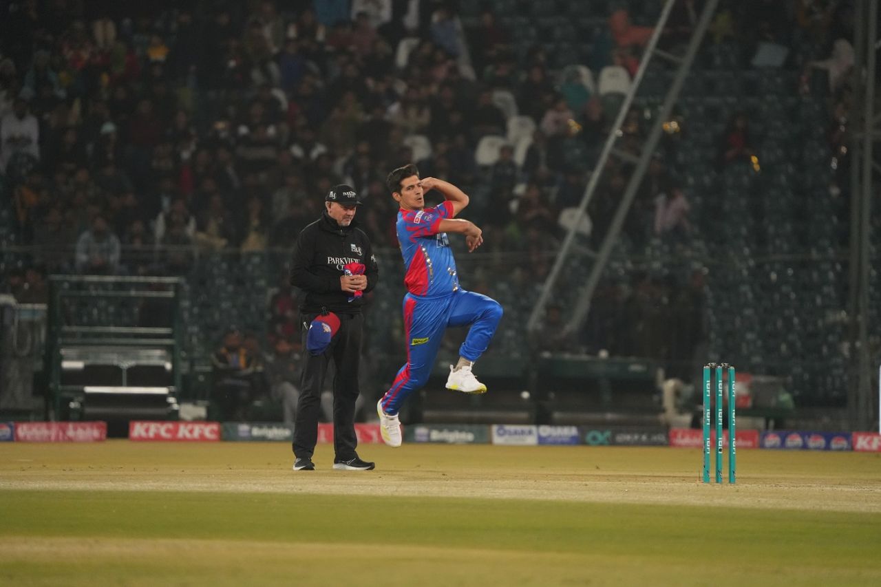 Mir Hamza loads up to bowl, Lahore Qalandars vs Karachi Kings, PSL, Lahore, February 24, 2024