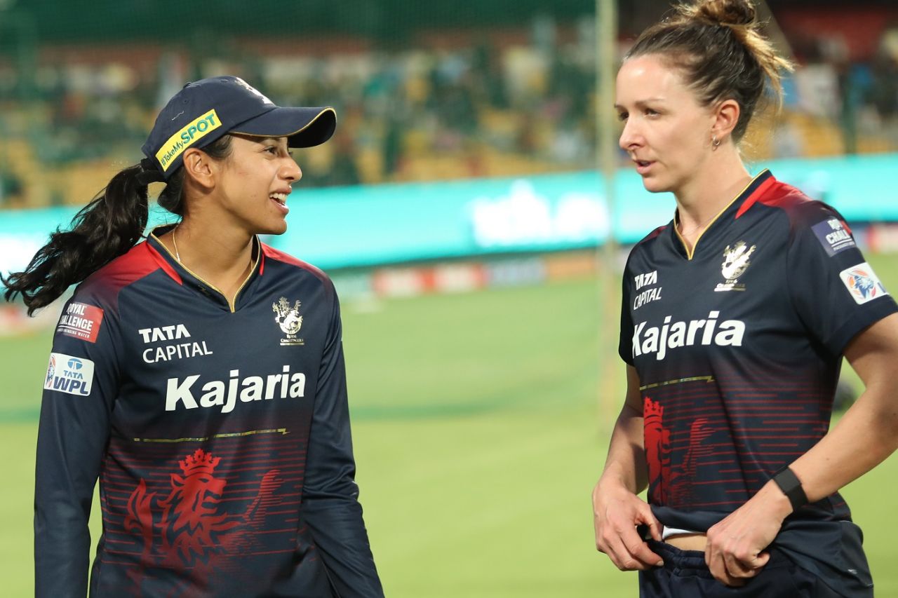 Smriti Mandhana and Kate Cross chat ahead of the game, Royal Challengers Bangalore vs Gujarat Giants, WPL 2024, Bengaluru, February 27, 2024