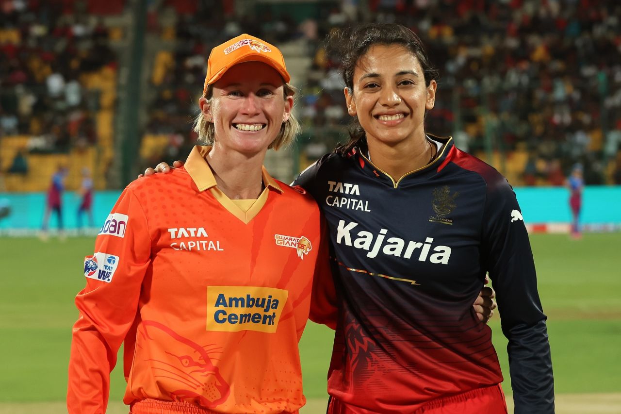 Beth Mooney and Smriti Mandhana pose after the toss, Royal Challengers Bangalore vs Gujarat Giants, WPL 2024, Bengaluru, February 27, 2024