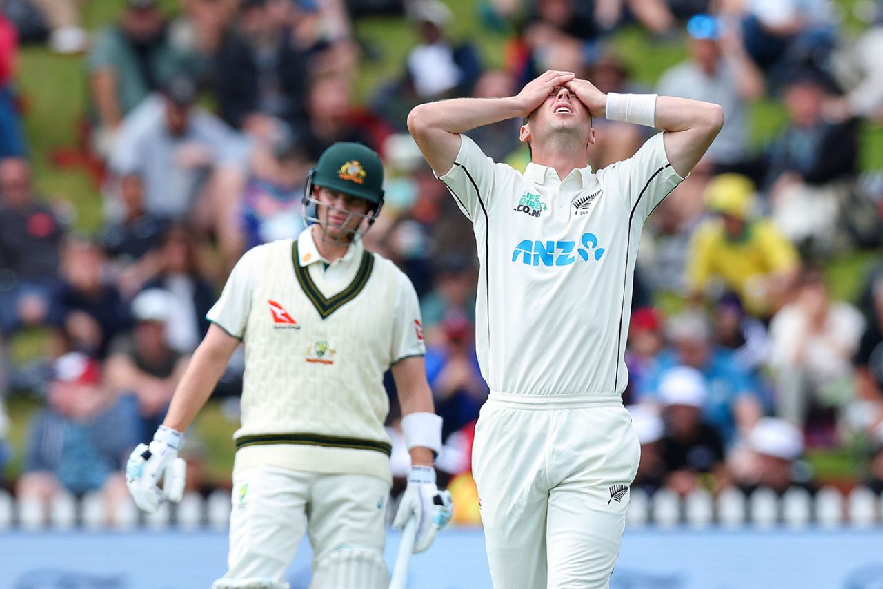 Matt Henry watches an early edge go through the slips, New Zealand vs Australia, 1st Test, Wellington, February 29, 2024