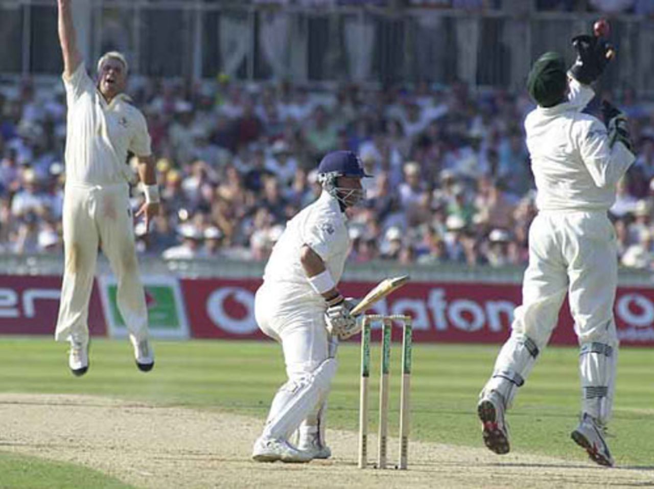 Alec Stewart becomes Shane Warne's 400th Test match victim caught behind by Adam Gilchrist, England v Australia, 5th Test, The Oval , 23-27 August 2001