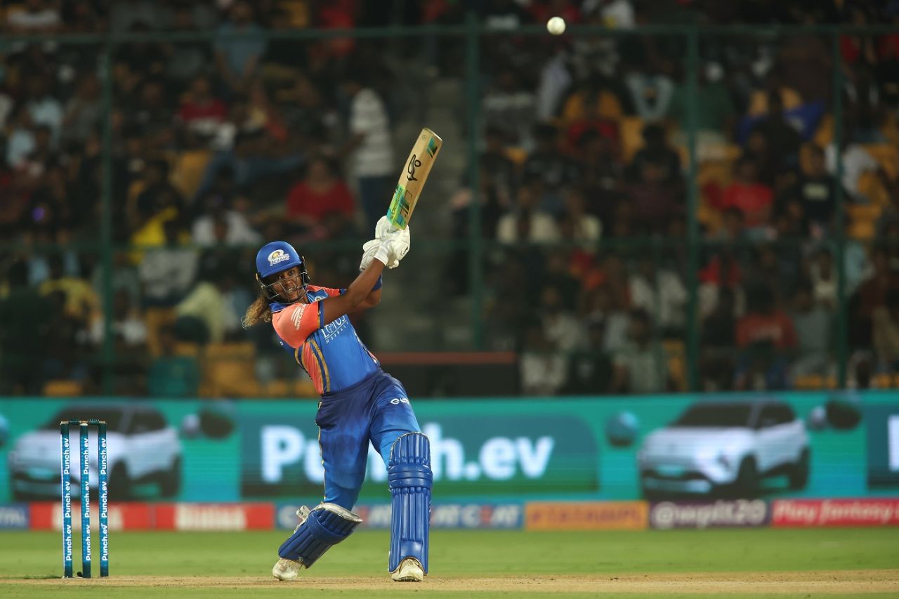Hayley Matthews muscles one away for four, Royal Challengers Bangalore vs Mumbai Indians, WPL, March 2, 2024