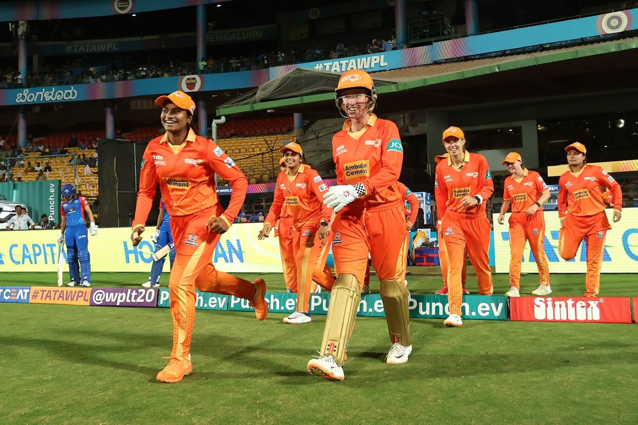 Beth Mooney is all smiles as she leads her charges out, Gujarat Giants vs Delhi Capitals, WPL 2024, Bengaluru, March 3, 2024