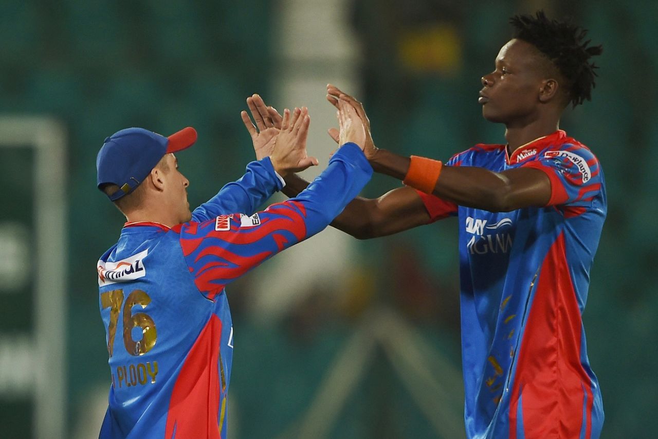 Blessing Muzarabani celebrates a wicket with Leus du Plooy, Karachi Kings vs Multan Sultans, PSL 2024, Karachi, March 3, 2024