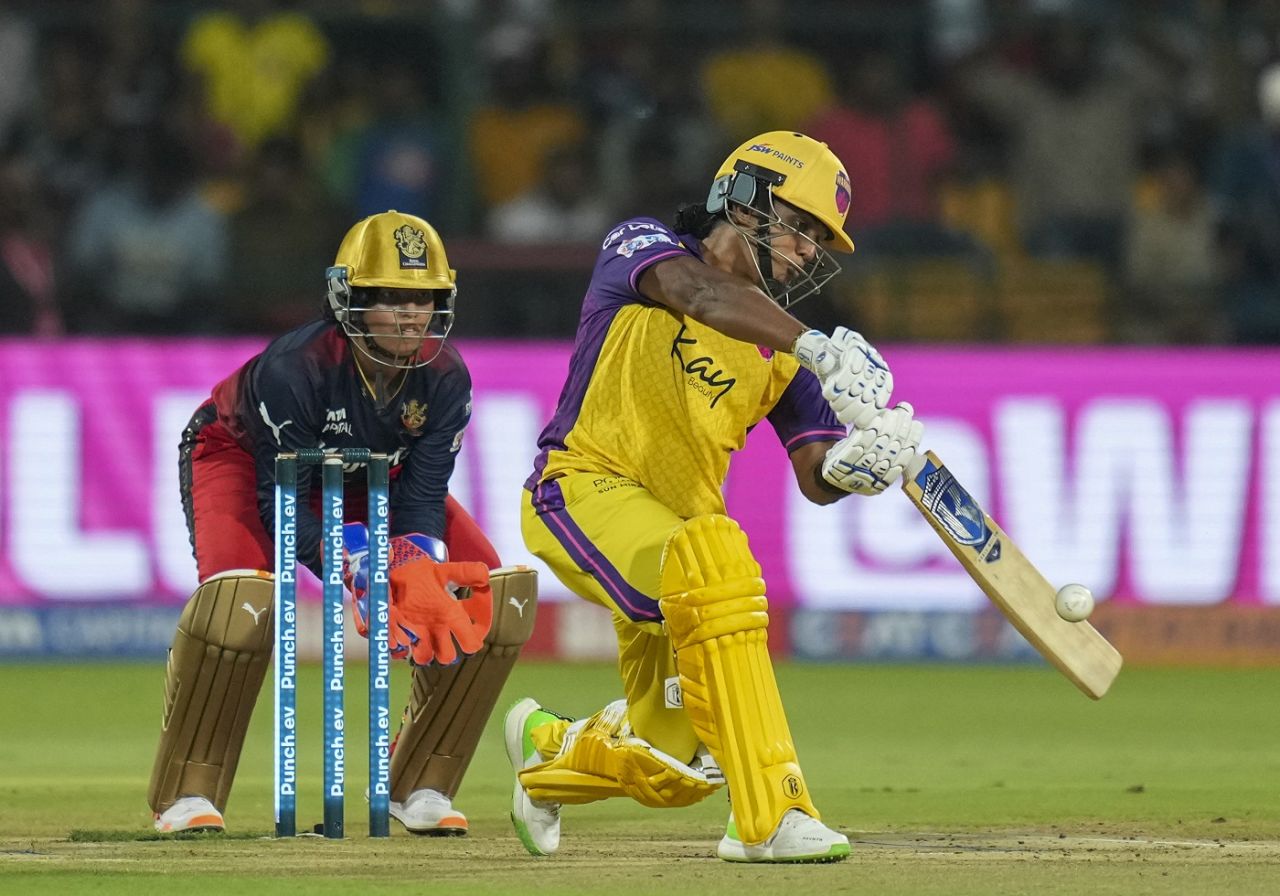 Chamari Athapaththu was off with an attacking shot, UP Warriorz vs Royal Challengers Bangalore, WPL 2024, Bengaluru, March 4, 2024