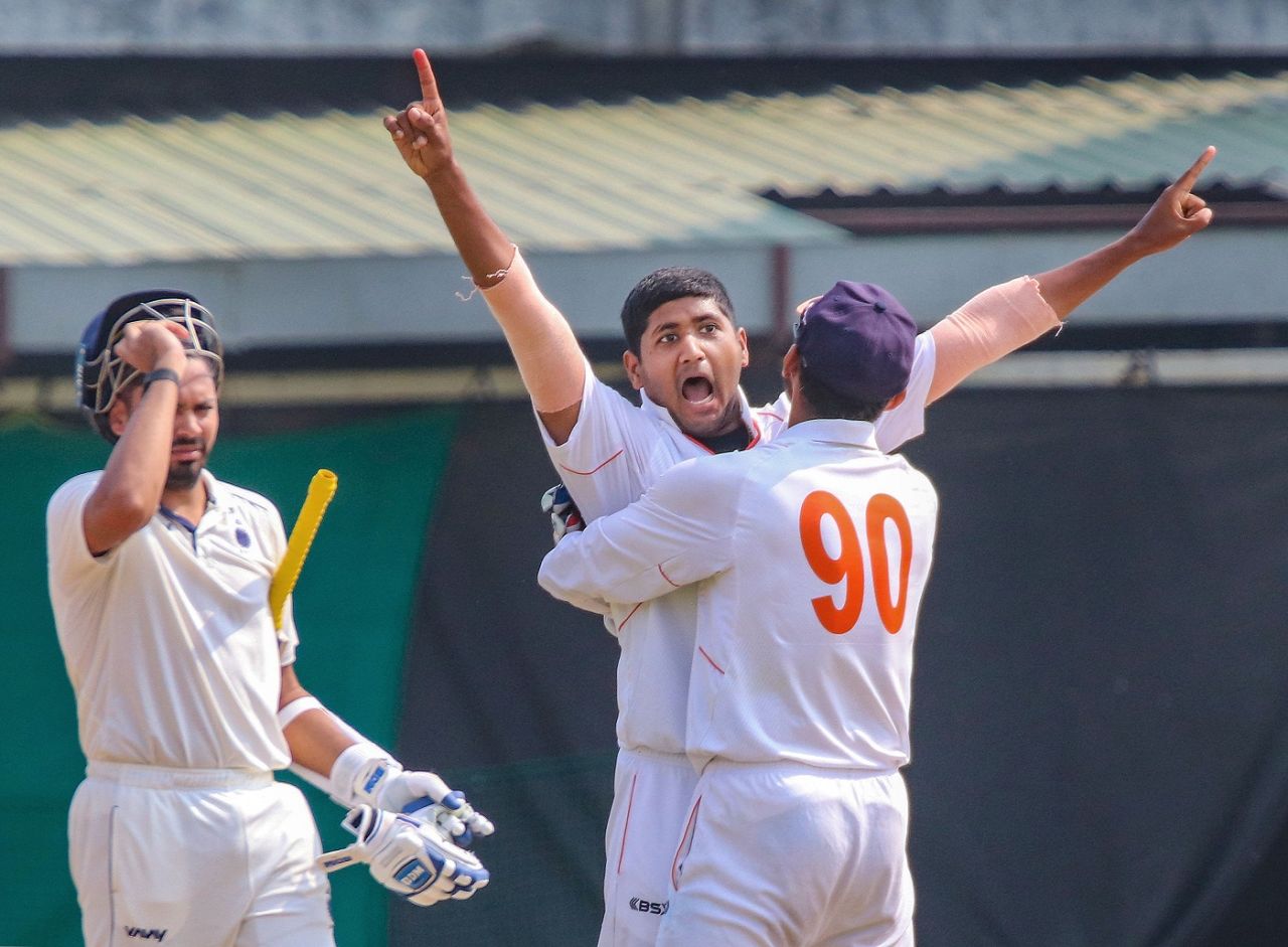 Yash Thakur is pumped after taking a wicket, Vidarbha vs Madhya Pradesh, semi-final, 5th day, Nagpur, Ranji Trophy, March 6, 2024