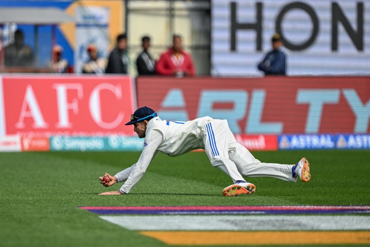 Shubman Gill hits the ground after catching Ben Duckett, India vs England, 5th Test, Dharamsala, 1st day, March 7, 2024