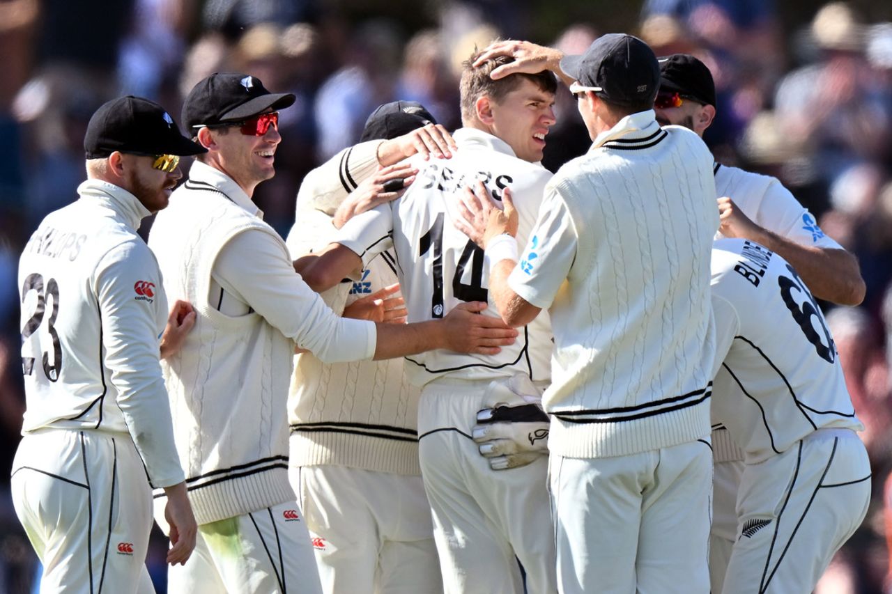 Team-mates get around Ben Sears after his first Test wicket, New Zealand vs Australia, 2nd Test, Christchurch, March 8, 2024