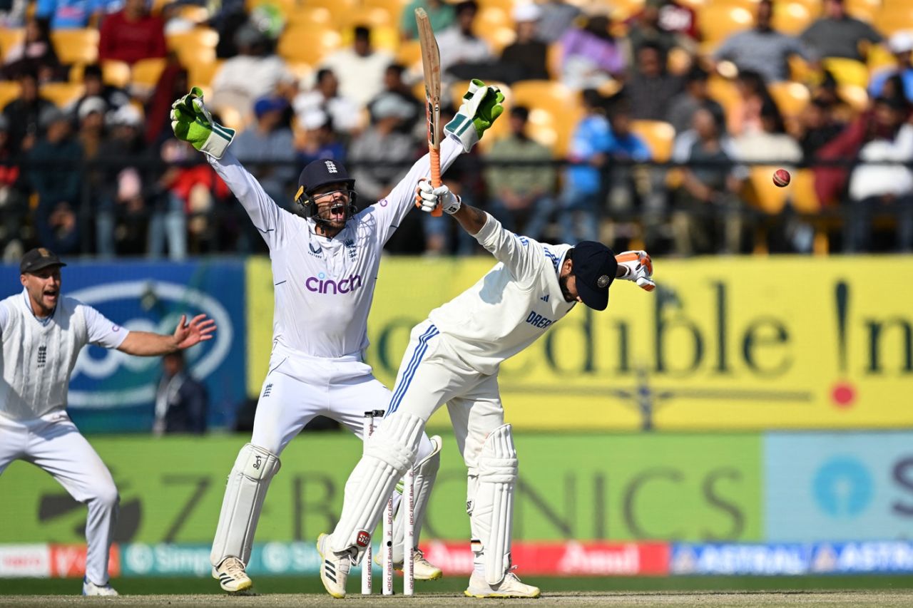 Ravindra Jadeja is trapped in front