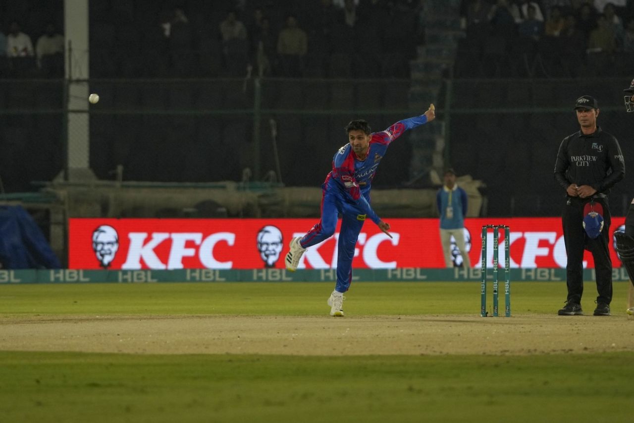 Shoaib Malik, still giving it a good rip, Karachi Kings vs Lahore Qalandars, PSL, Karachi, March 9, 2024