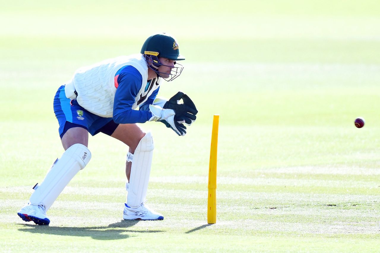 Alex Carey does his wicket-keeping drills in bright sunshine, New Zealand vs Australia, 2nd Test, Christchurch, 3rd Day, March 10, 2024