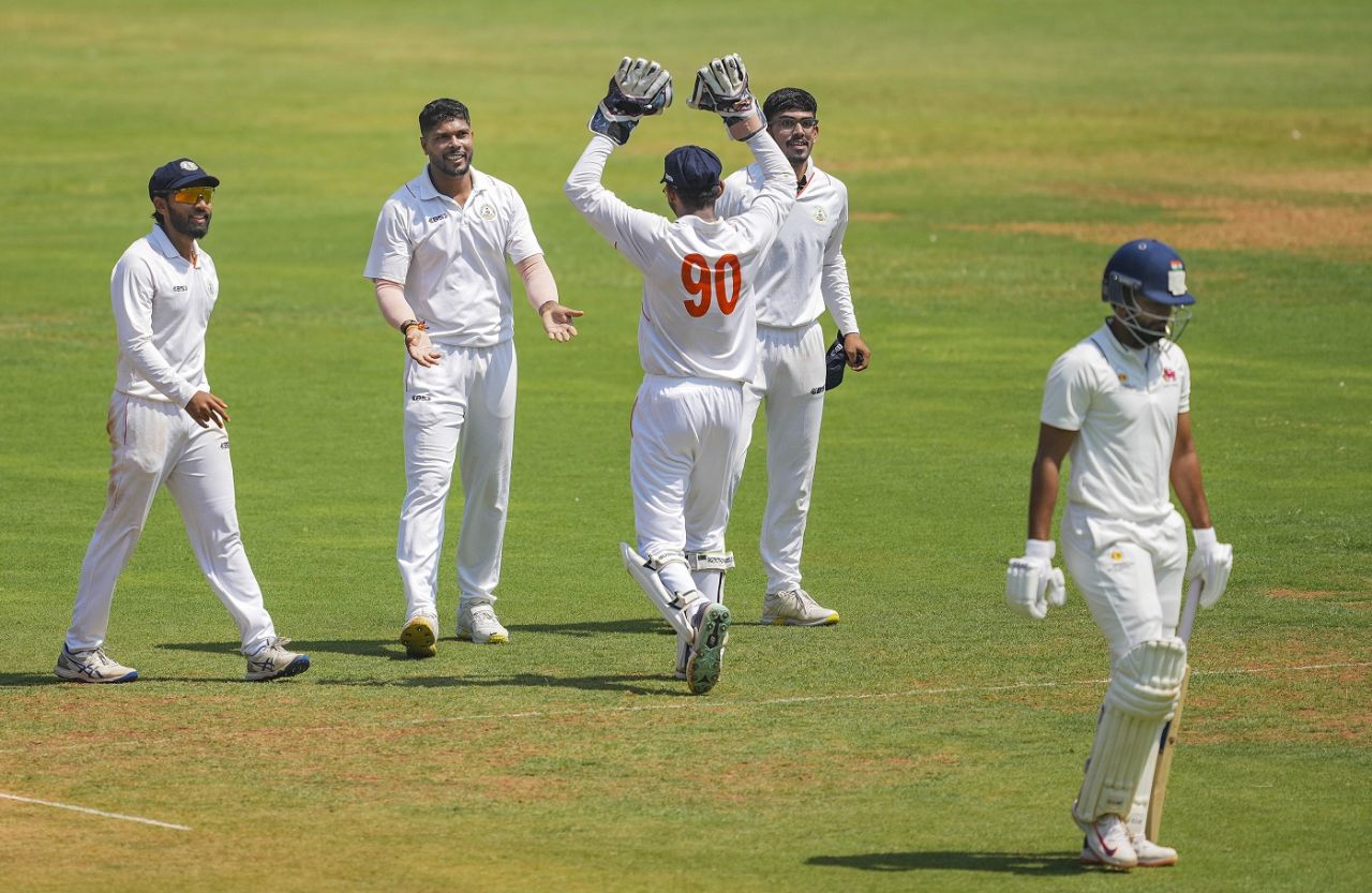 Umesh Yadav celebrates the wicket of Shreyas Iyer, Mumbai vs Vidarbha, Ranji Trophy 2023-24 final, Mumbai, March 10, 2024