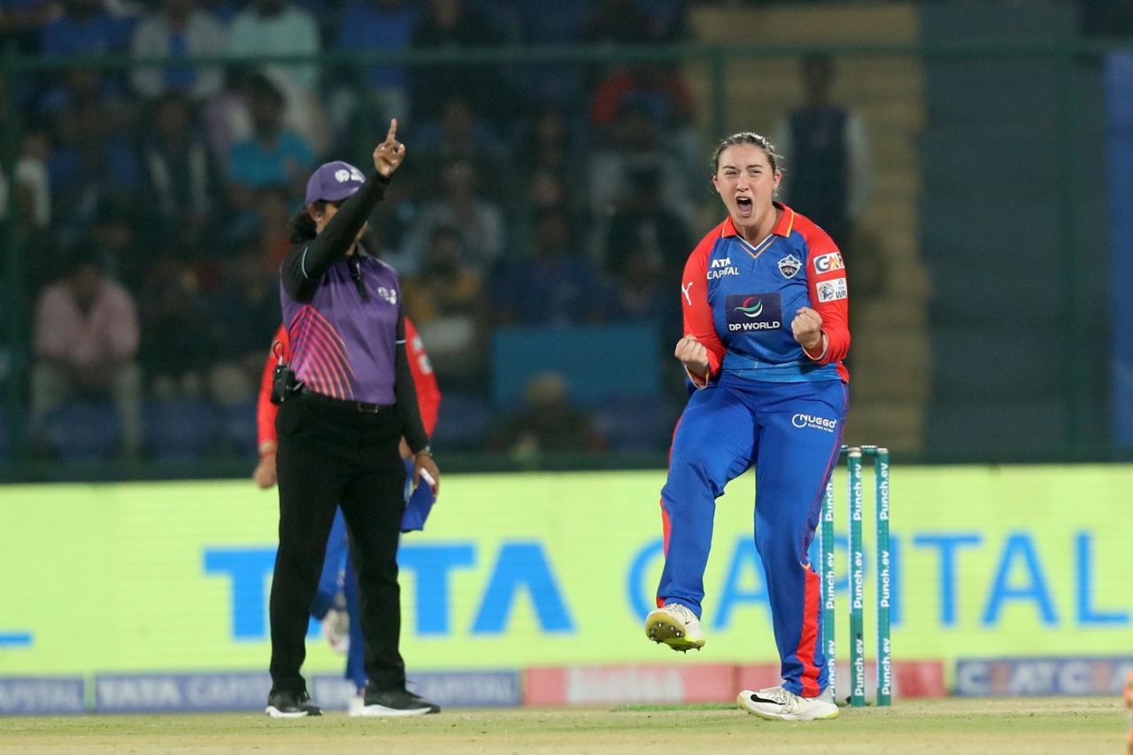 Alice Capsey is ecstatic after getting rid of Smriti Mandhana with her third ball, Delhi Capitals vs Royal Challengers Bangalore, WPL 2024, Delhi, March 10, 2024