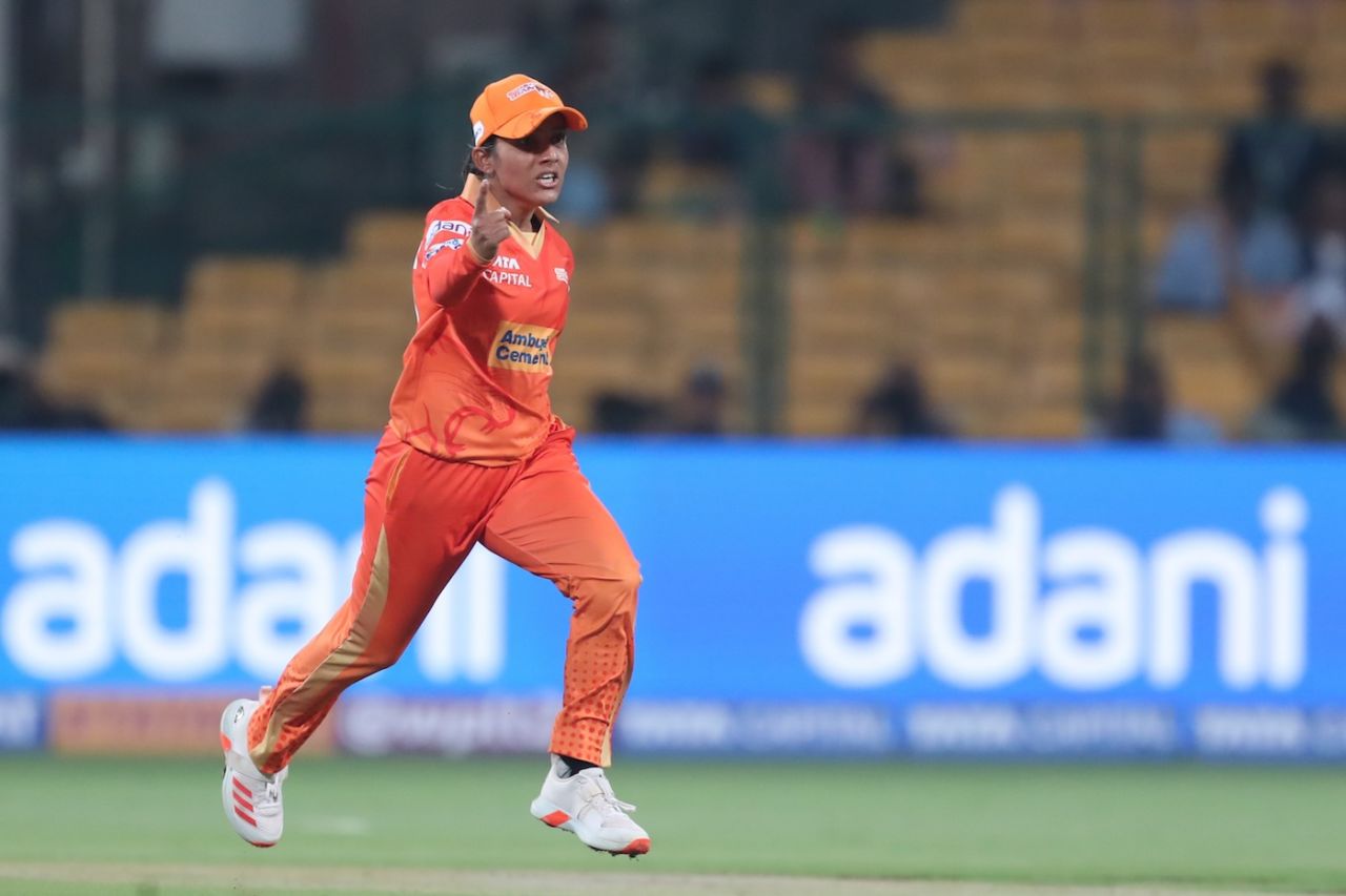 Tanuja Kanwar celebrates the wicket of Pooja Vastrakar, Gujarat Giants vs Mumbai Indians, WPL 2024, Bengaluru, February 25, 2024