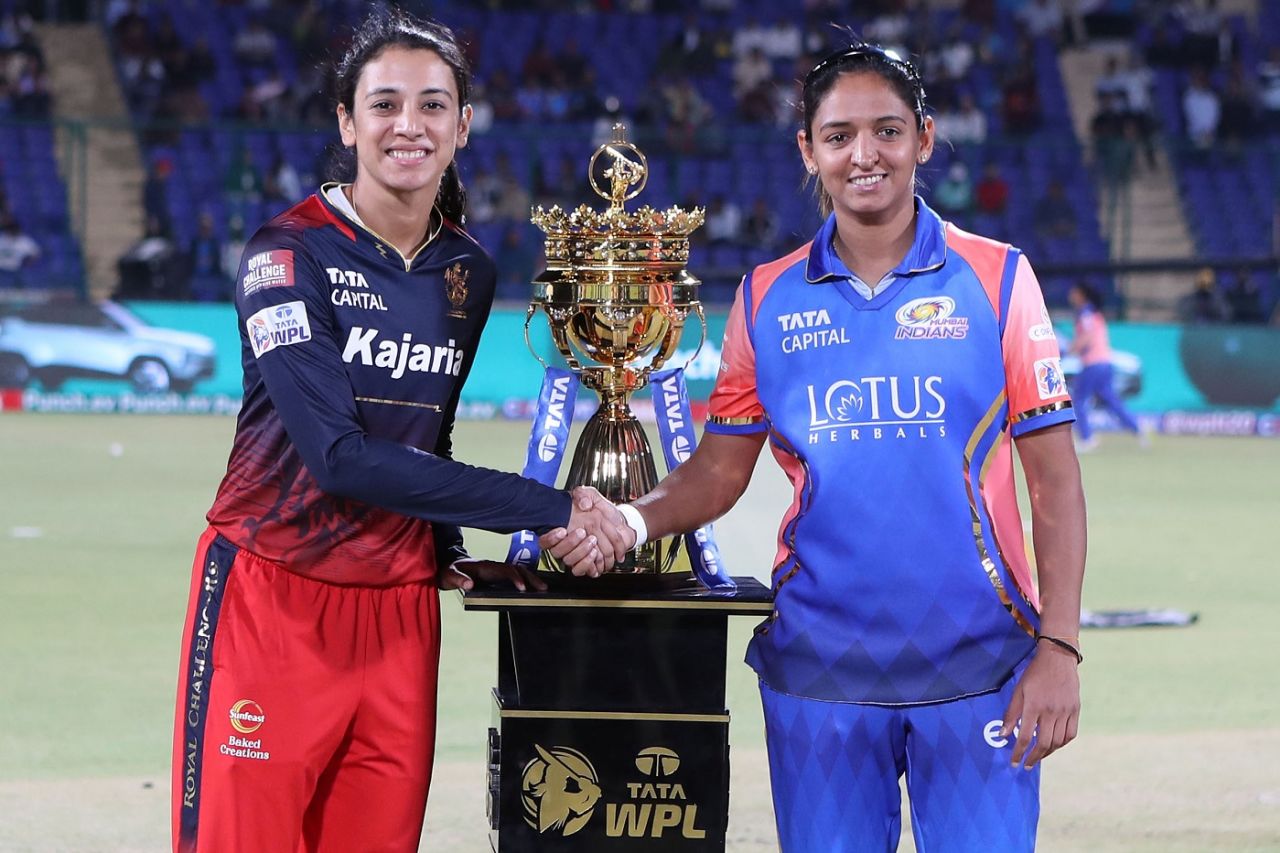 Smriti Mandhana and Harmanpreet Kaur at the toss for the Eliminator, Mumbai Indians vs Royal Challengers Bangalore, WPL, Eliminator, Delhi, March 15, 2024